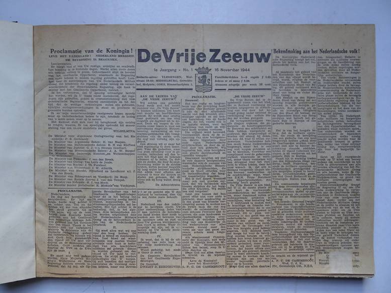 Sinnema, H. (red.). - De Vrije Zeeuw. (de eerste 108 nummers, no. 1, 16 november 1944 t/m no. 108, 31 maart 1945.