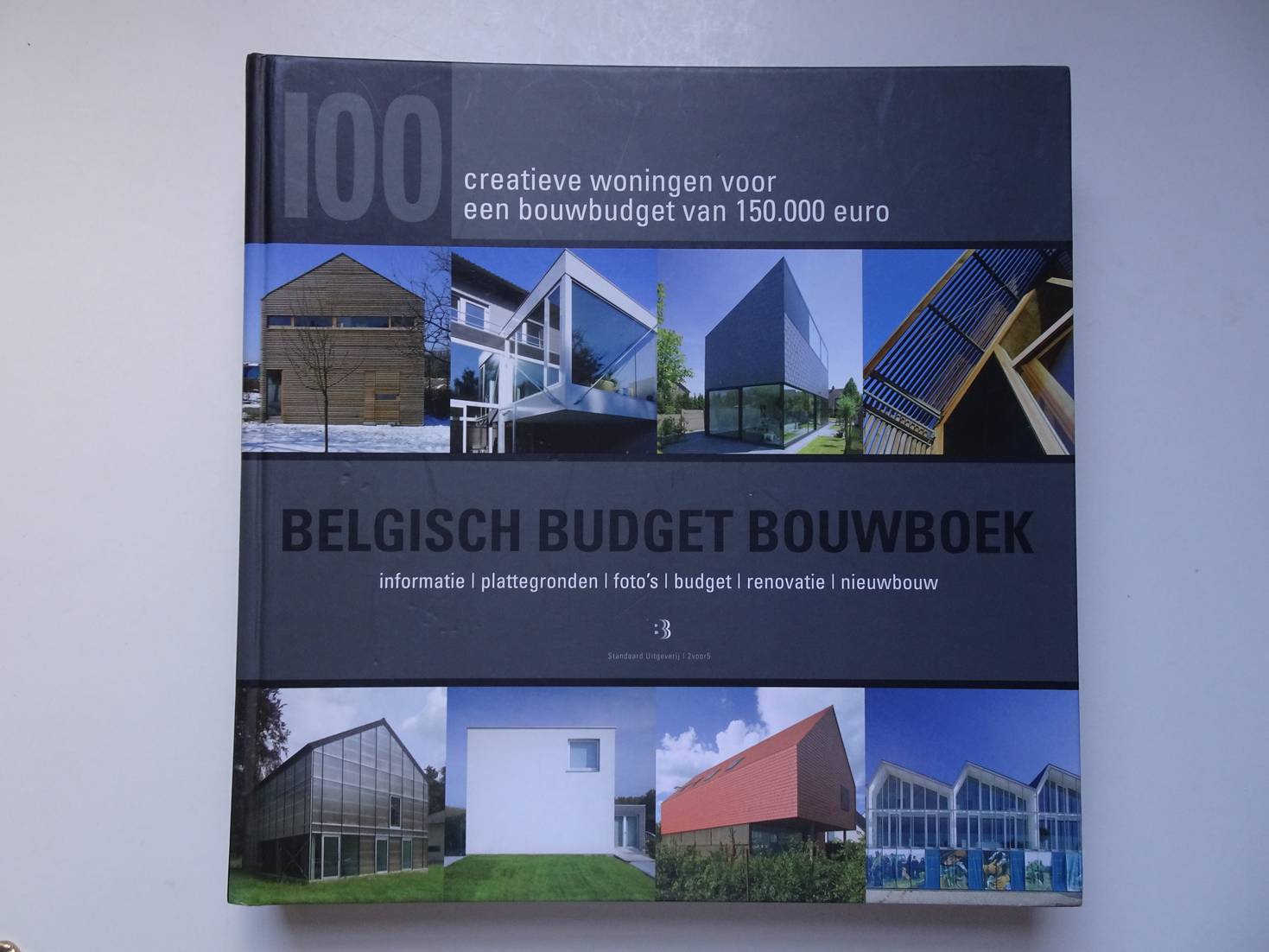 Diverse auteurs. - Belgisch budget bouwboek. 100 creatieve woningen voor een bouwbudget van 150.000 euro; informatie, plattegronden, foto's, budget, renovatie, nieuwbouw.