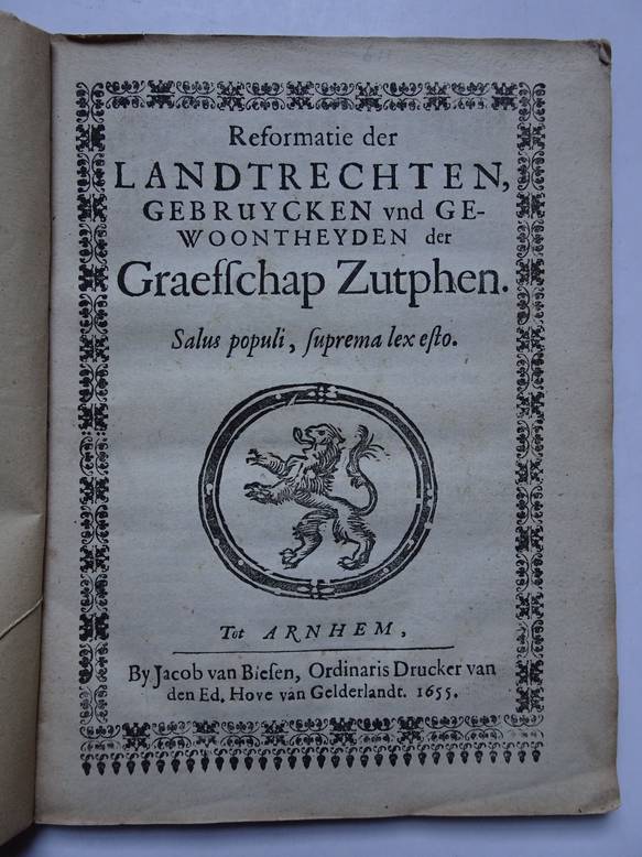 N.n.. - Reformatie der Landtrechten, gebruycken und gewoontheyden der Graefschap Zutphen. Salus populi, suprema lex esto.