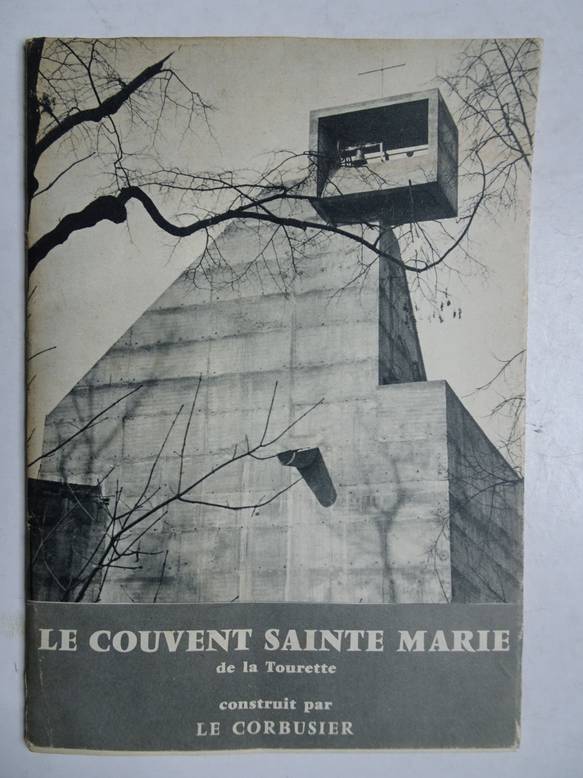 (Le Corbusier). - Le couvent Sainte Marie de la Tourette construit par Le Corbusier.