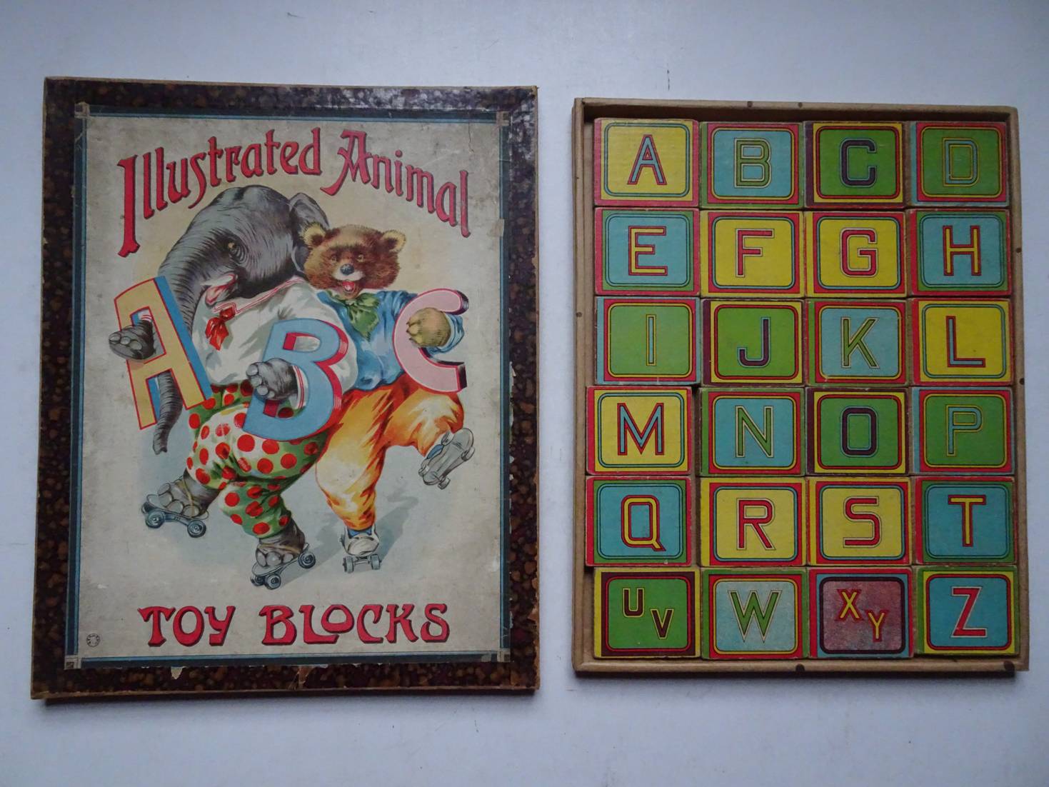 N.n.. - Illustrated Animal Toy Blocks.
