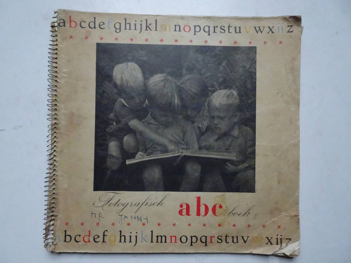 Knip, Jan & Piet Lied. - Fotografisch A.B.C. boek. Voor kinderen die al groot zijn, met foto's van Jan Knip en rijmpjes van Piet Lied.