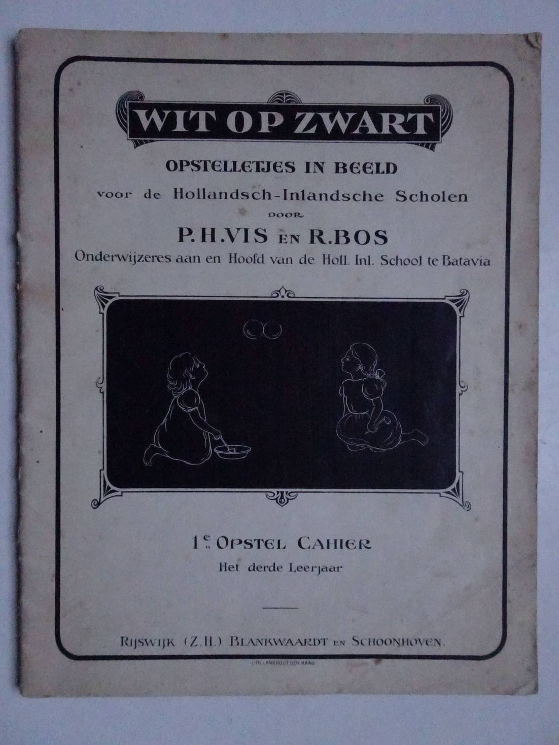 Vis, P.H. & R. Bos. - Wit op zwart. Opstelletjes in beeld voor de Hollandsch-Inlandsche Scholen. 1e Opstel Cahier, het derde leerjaar.