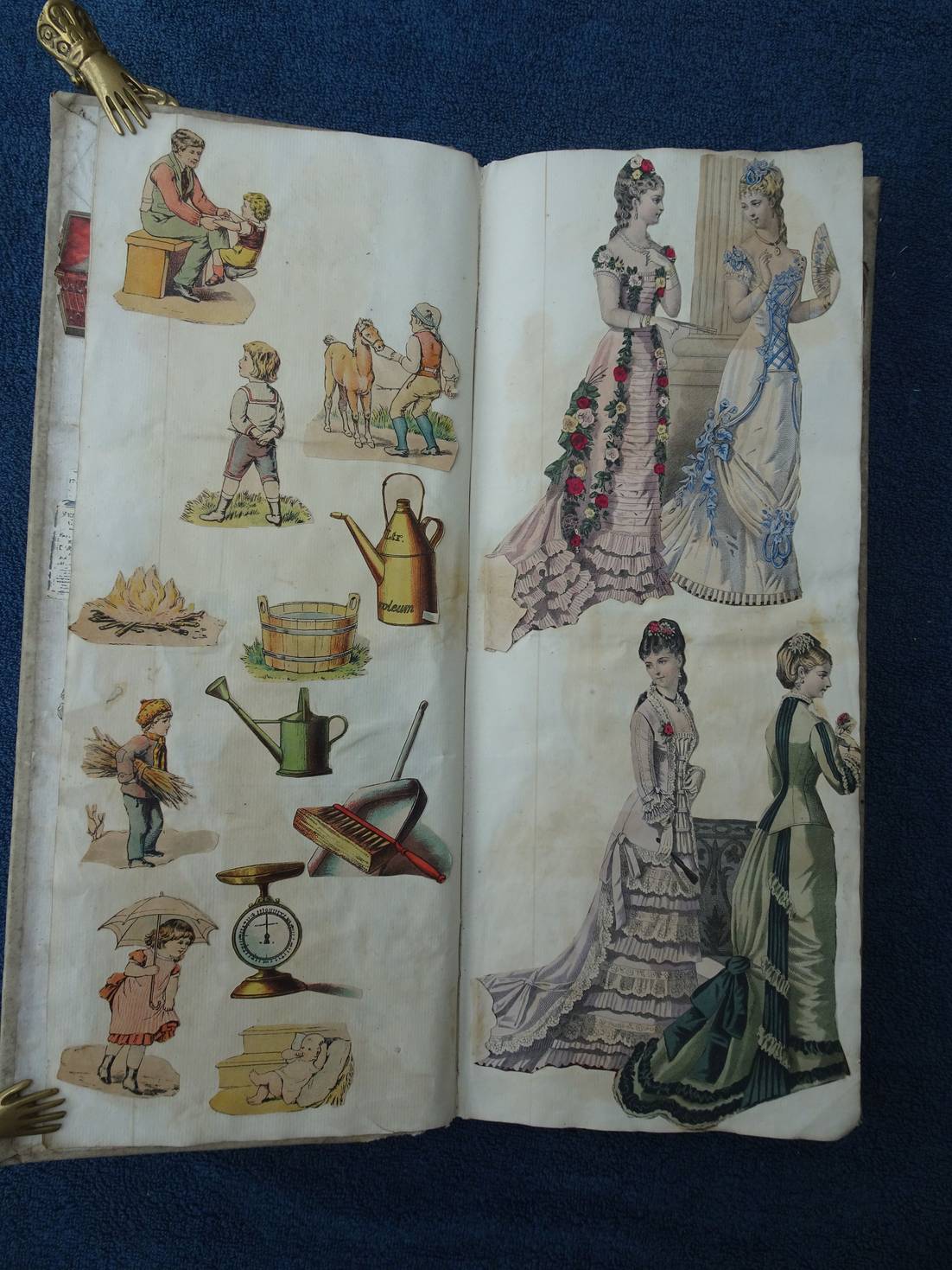 N.n.. - Plakboek / Scrapbook. Antiek boek met ingeplakte plaatjes.